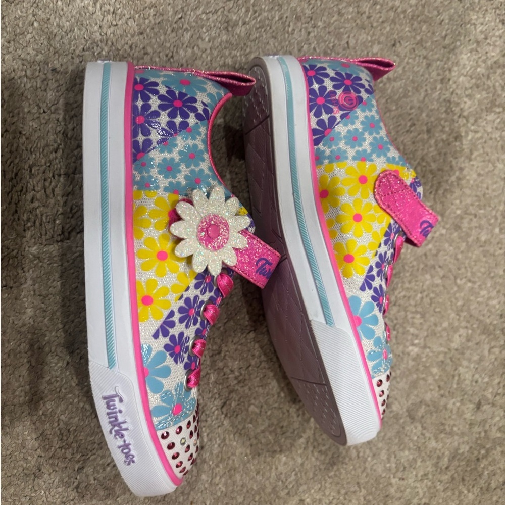 Skechers Twinkle Toes NIB Light Up Flower Shoes Size 13